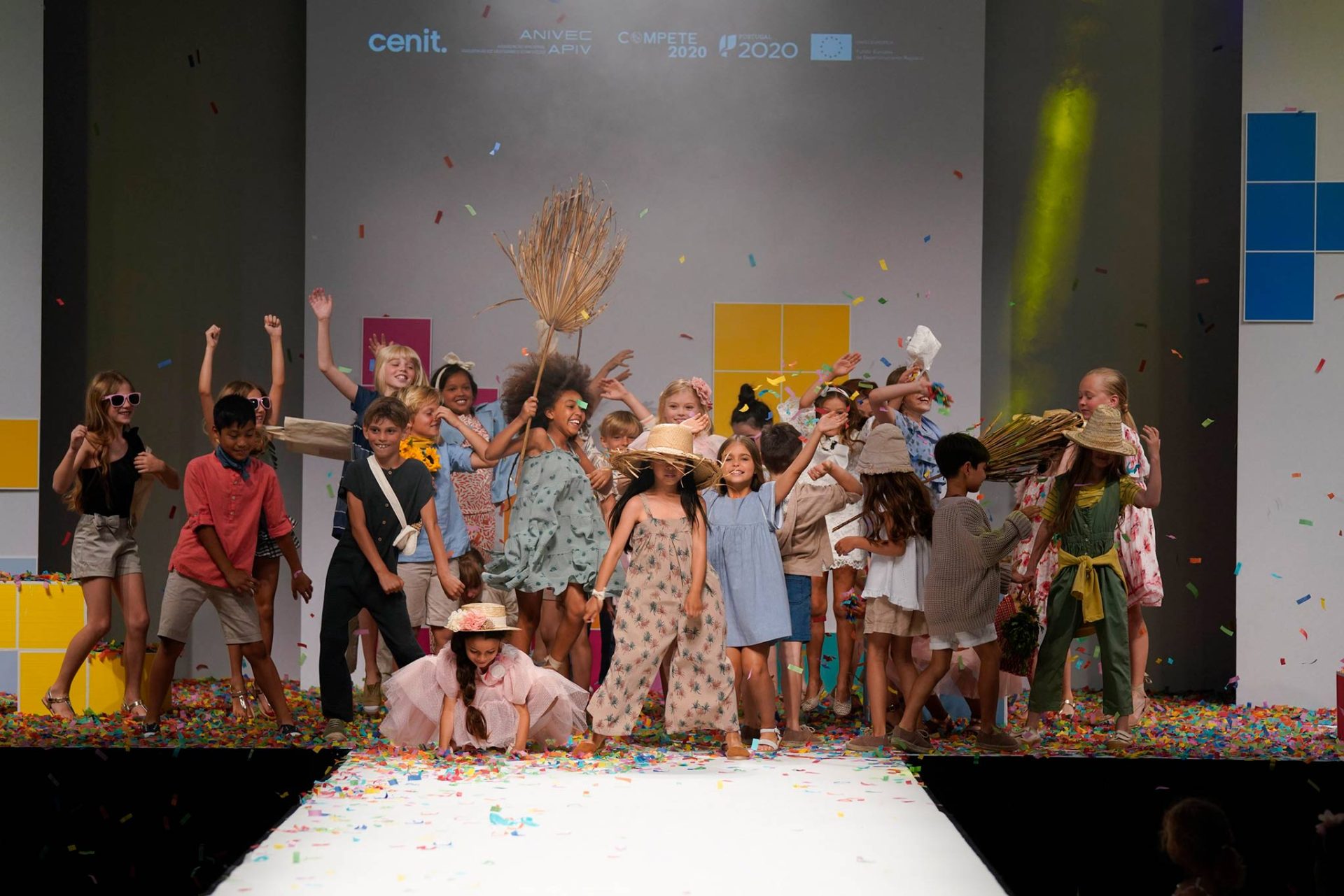 MODAPORTUGAL kids celebrating on stage